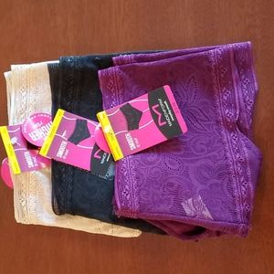 NWT 3 pair of Maidenform Smooth it out Thong panties